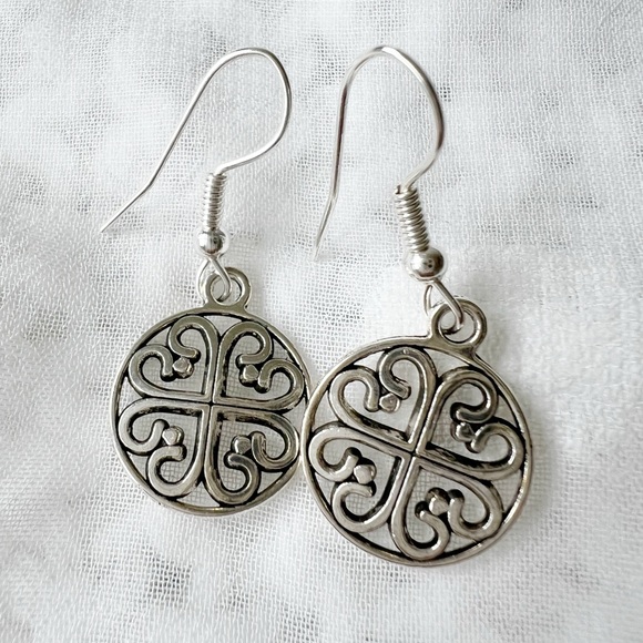 Round Cloverleaf Silver Dangle Earrings - Picture 1 of 3